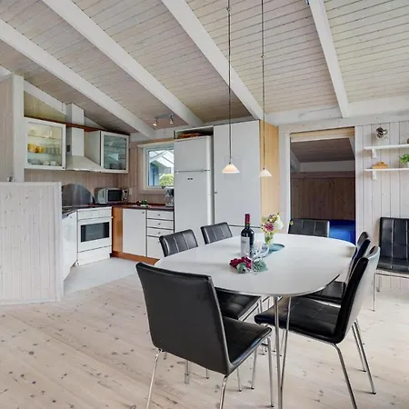2 Bedroom Gorgeous In *