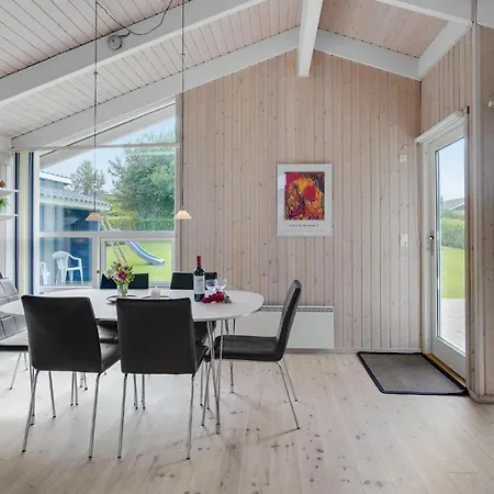 Rade Strandpark Xii * ハザスレウ